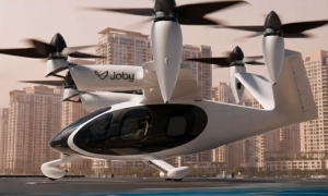 Uber, Dubai'de elektrikli hava taksi hizmetini başlatıyor. Joby Aviation iş birliğiyle hayata geçen Uber Air, kullanıcılara uygulama üzerinden hava taksi rezervasyonu imkânı sunuyor.
