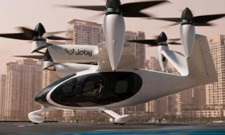 Uber, Dubai'de elektrikli hava taksi hizmetini başlatıyor. Joby Aviation iş birliğiyle hayata geçen Uber Air, kullanıcılara uygulama üzerinden hava taksi rezervasyonu imkânı sunuyor.