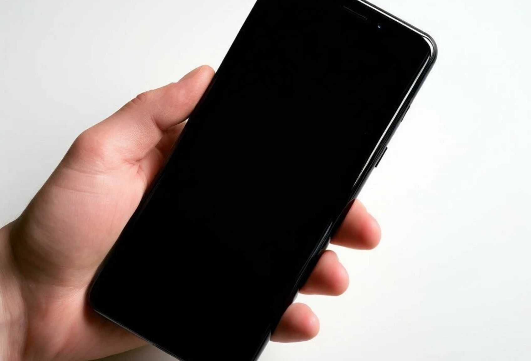 Yurt Dışından Getirilen Kayıtsız Telefonlar 2 Gün İçinde Kapatılacak