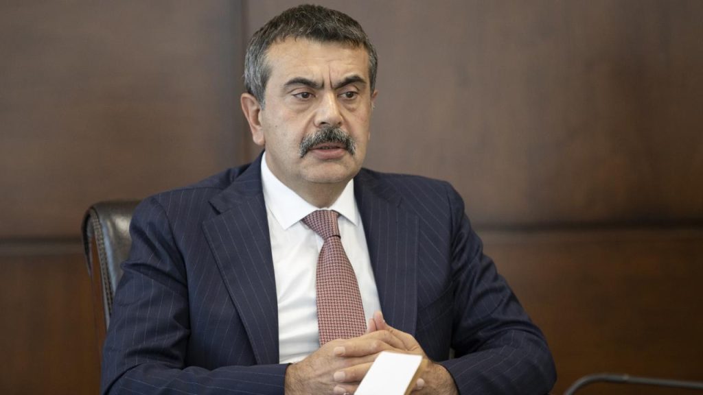 Müfredatla İlgili Tartışmalar Sürüyor