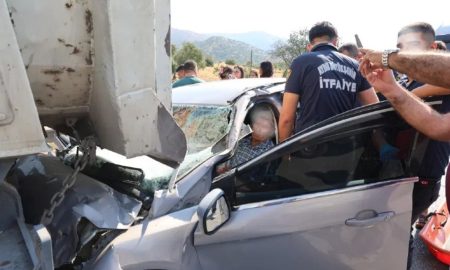 Aydın-Muğla Yolunda Peş Peşe Kazalar: Baba ve Kızı Ağır Yaralandı