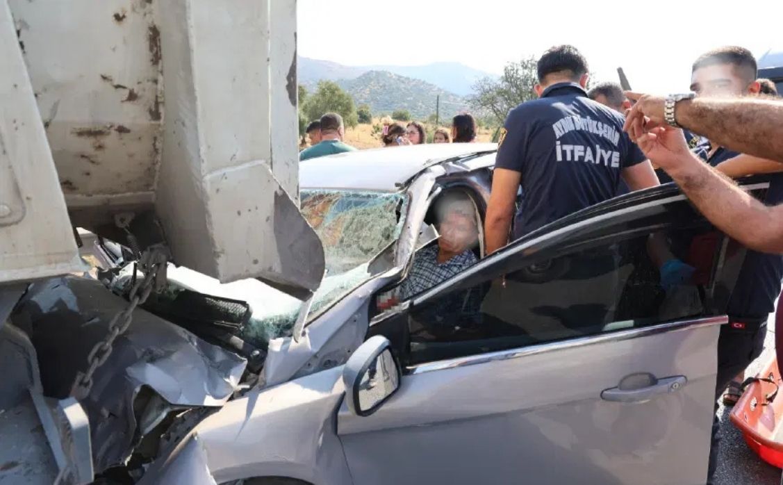 Aydın-Muğla Yolunda Peş Peşe Kazalar: Baba ve Kızı Ağır Yaralandı