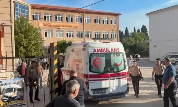Manisa'da Lise önünde Silahlı Saldırı
