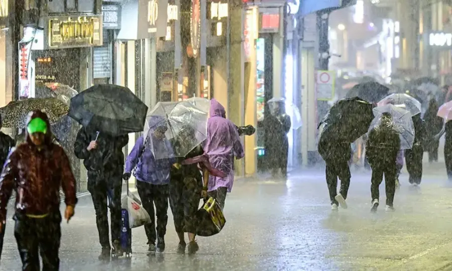 İstanbul'da Okullar Cuma Günü de Tatil Edildi