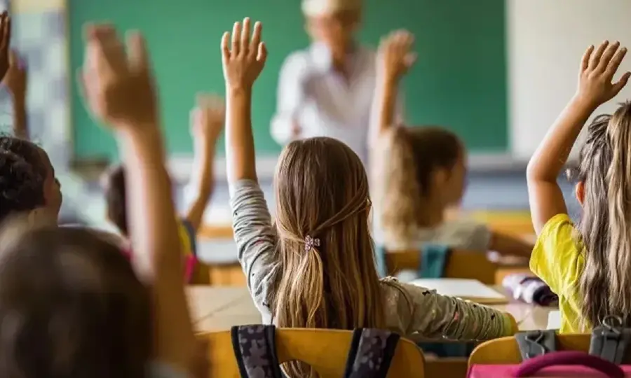 Eğitim Pazartesi günü Devam Edecek