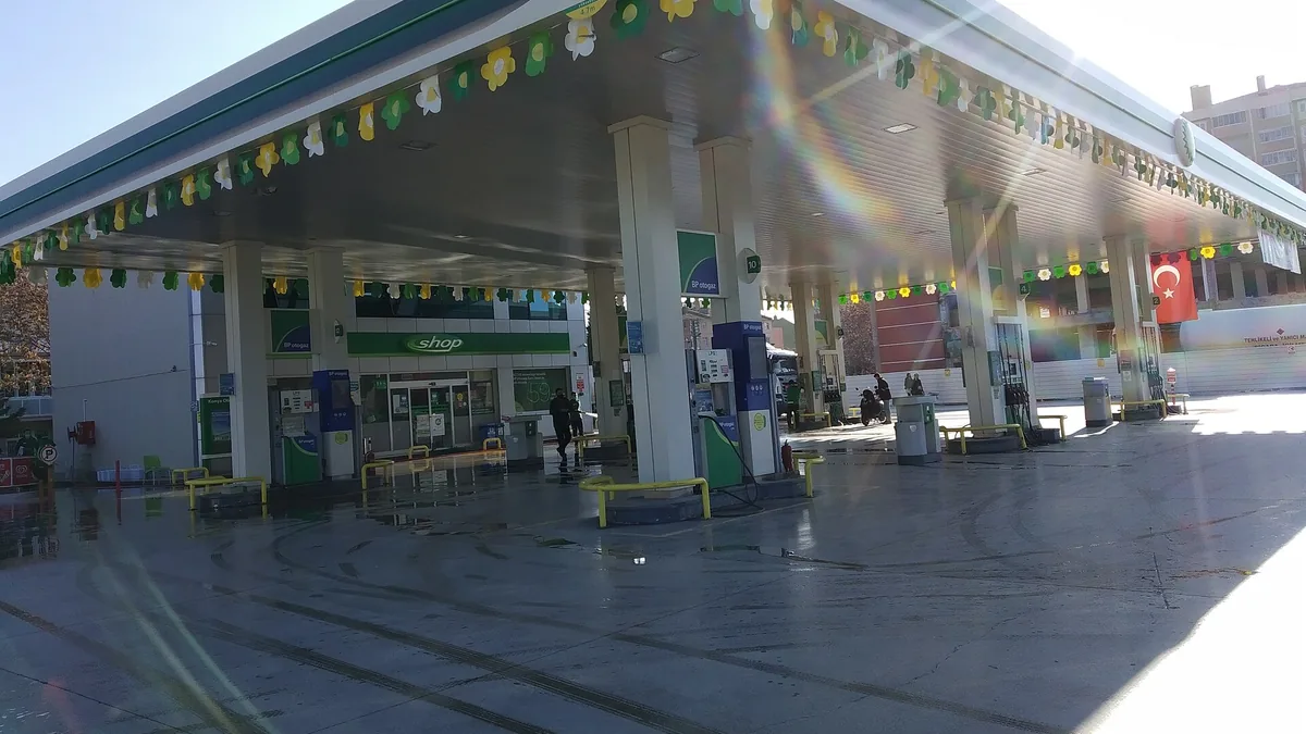 Benzine indirim ile güncellenen akaryakıt pompa fiyatları