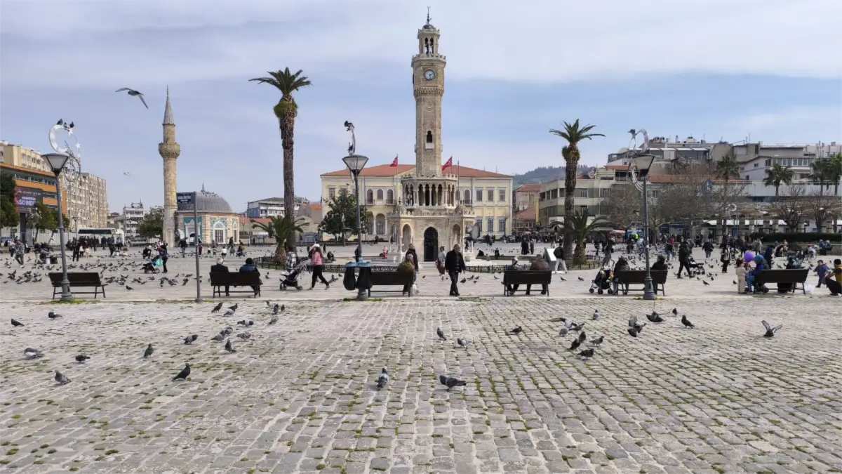 İzmir su kesintisi - Konak Meydanı ve Saat Kulesi