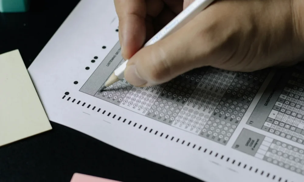 KPSS Ön Lisans sonuçları için optik form dolduran aday
